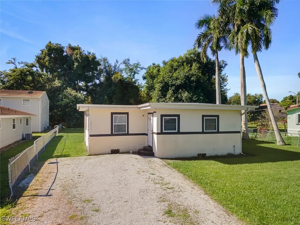 3916 Woodside Avenue Fort Myers FL 33916