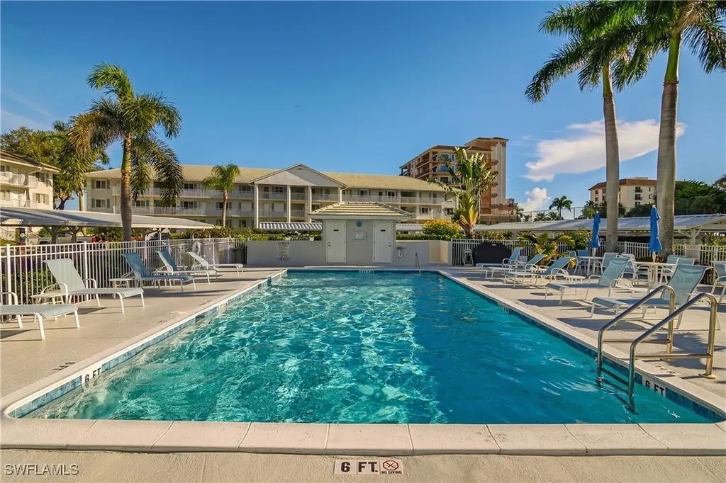 10682 Gulf Shore Drive Naples FL 34108