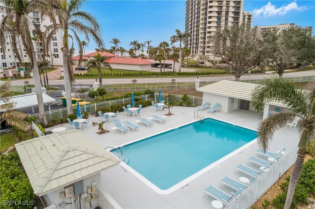 10682 Gulf Shore Drive Naples FL 34108