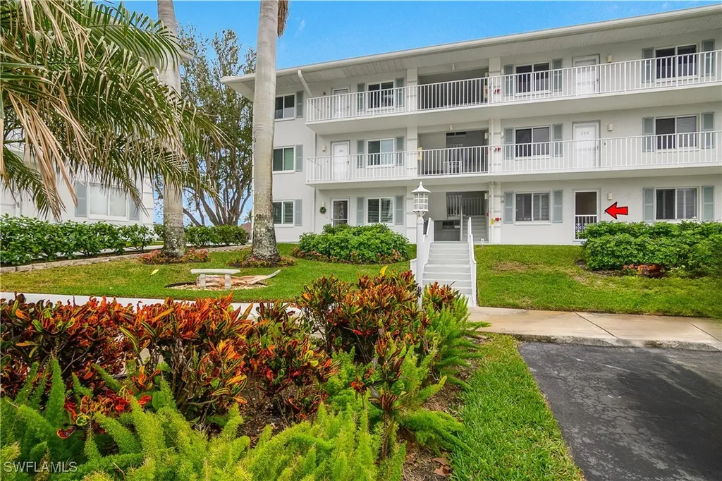 10682 Gulf Shore Drive Naples FL 34108