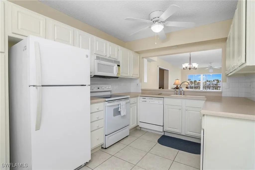 10682 Gulf Shore Drive Naples FL 34108