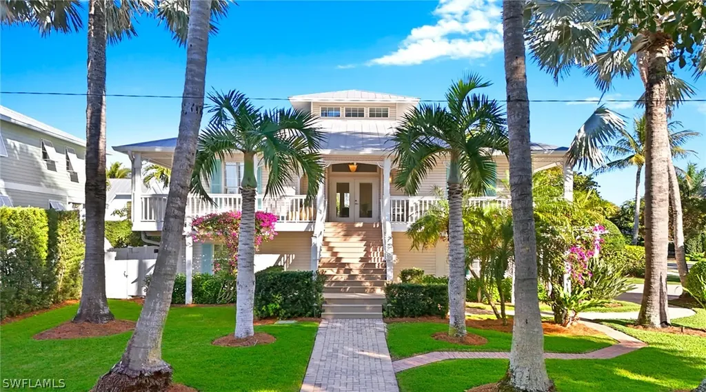 877 7th Street S Naples FL 34102