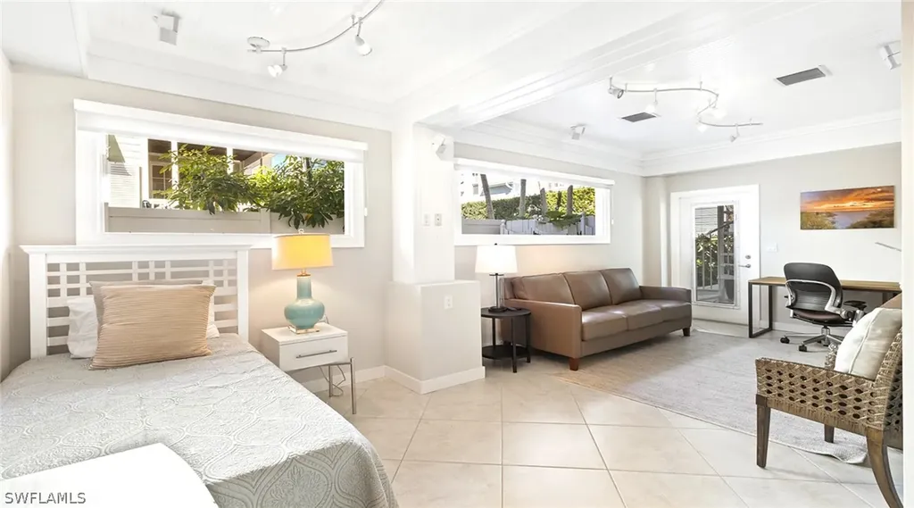 877 7th Street S Naples FL 34102