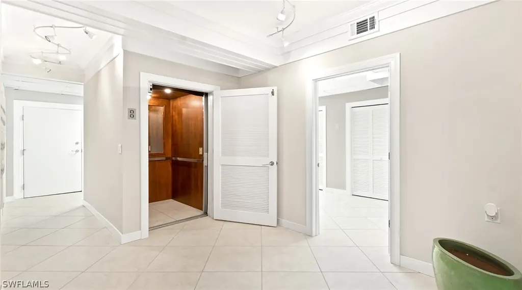 877 7th Street S Naples FL 34102
