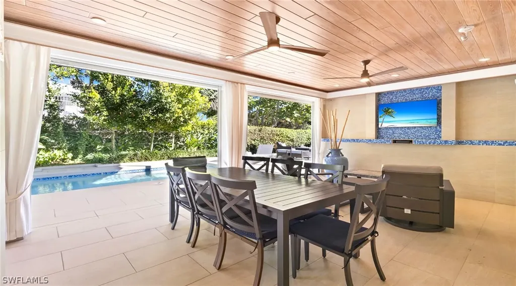 877 7th Street S Naples FL 34102