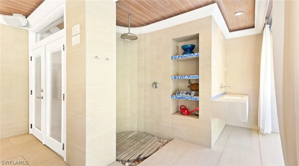 877 7th Street S Naples FL 34102