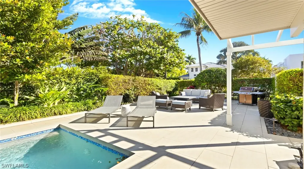 877 7th Street S Naples FL 34102