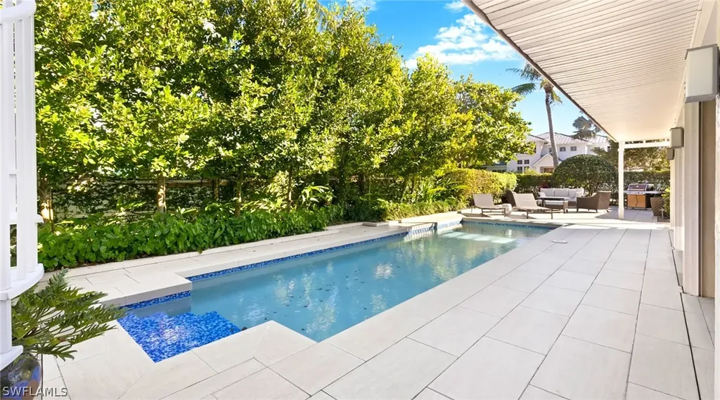 877 7th Street S Naples FL 34102