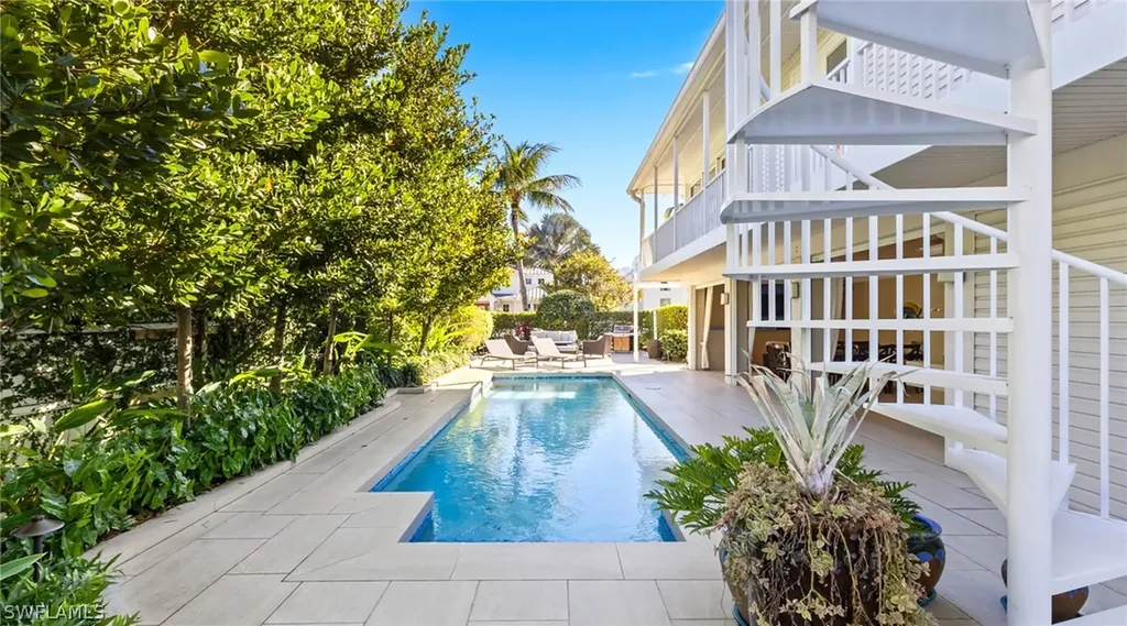 877 7th Street S Naples FL 34102