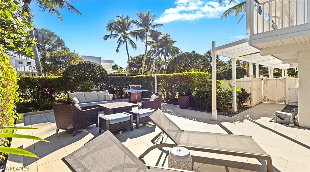 877 7th Street S Naples FL 34102