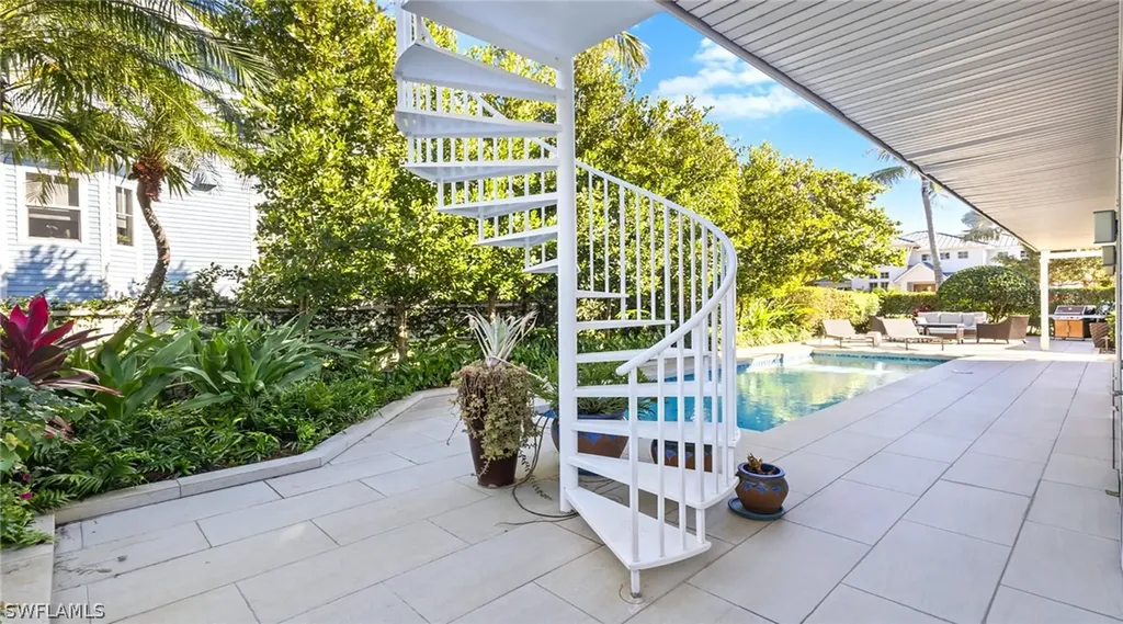 877 7th Street S Naples FL 34102