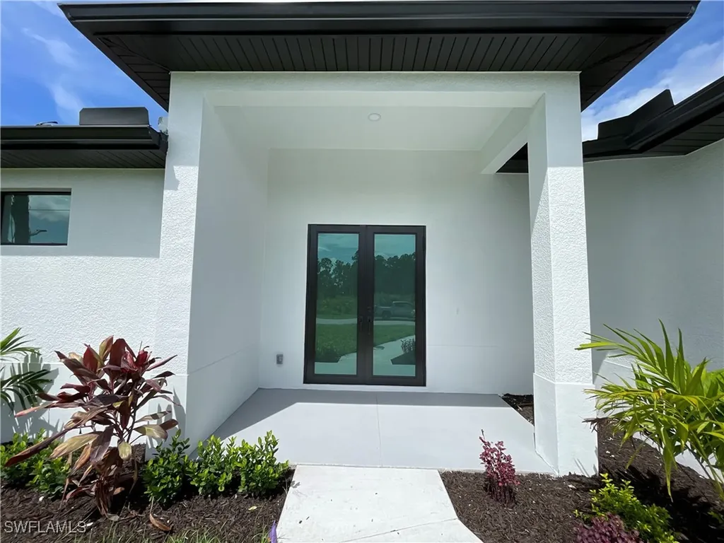 818 Anaconda Avenue S Lehigh Acres FL 33974