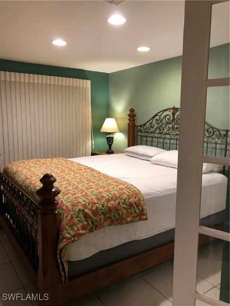 550 Forest Hills Boulevard Naples FL 34113