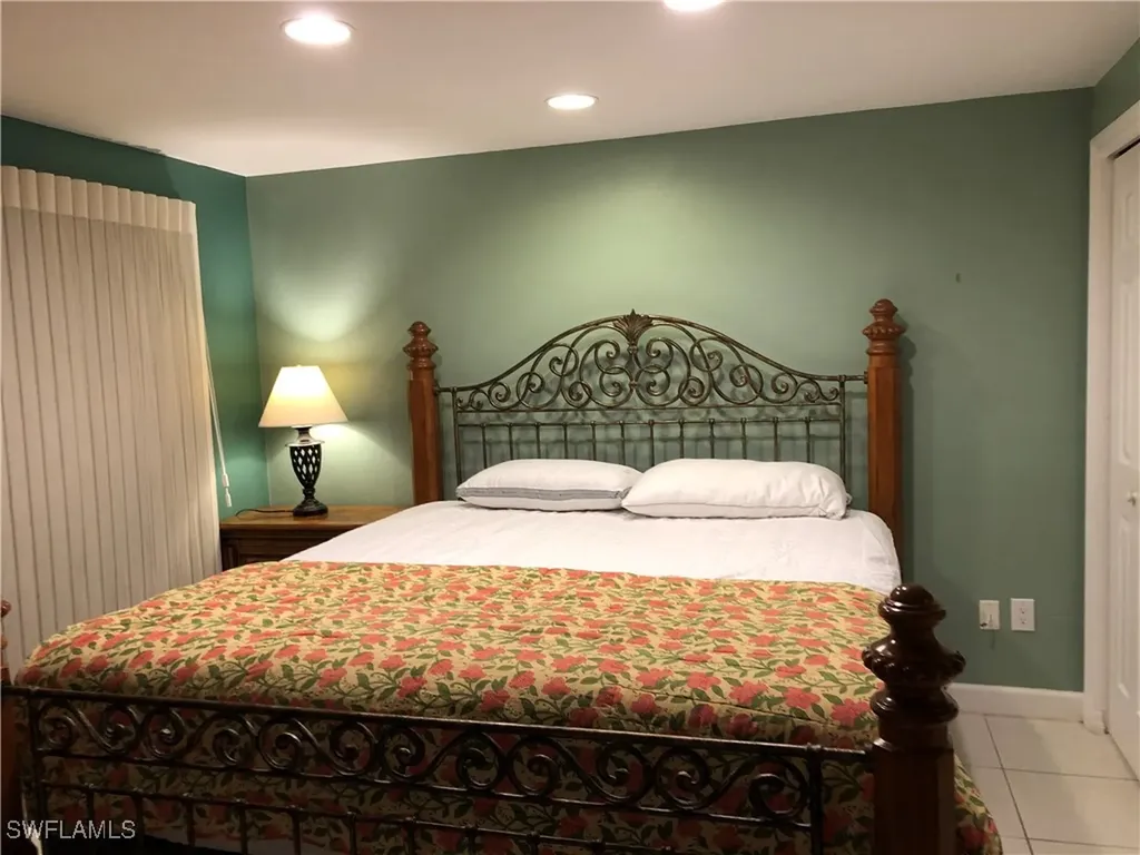 550 Forest Hills Boulevard Naples FL 34113