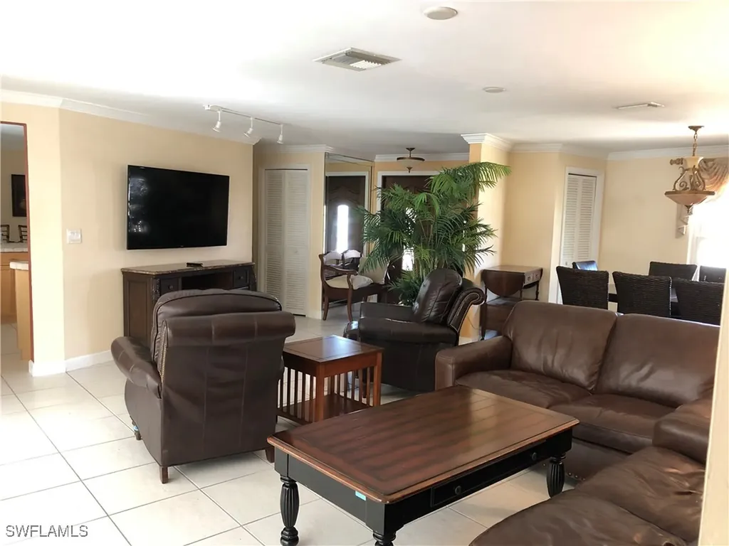 550 Forest Hills Boulevard Naples FL 34113