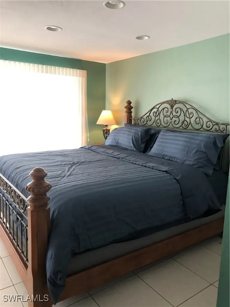550 Forest Hills Boulevard Naples FL 34113