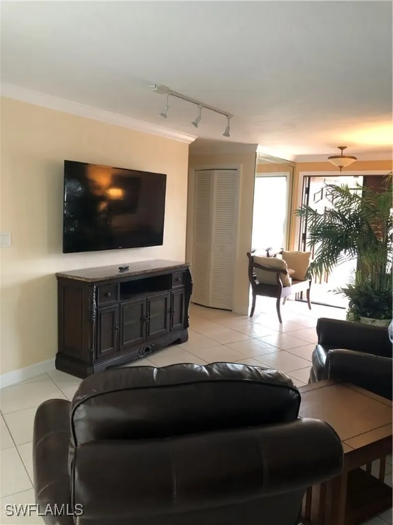 550 Forest Hills Boulevard Naples FL 34113