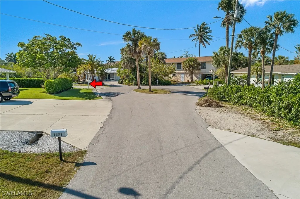 3164 Lakeview Drive Naples FL 34112