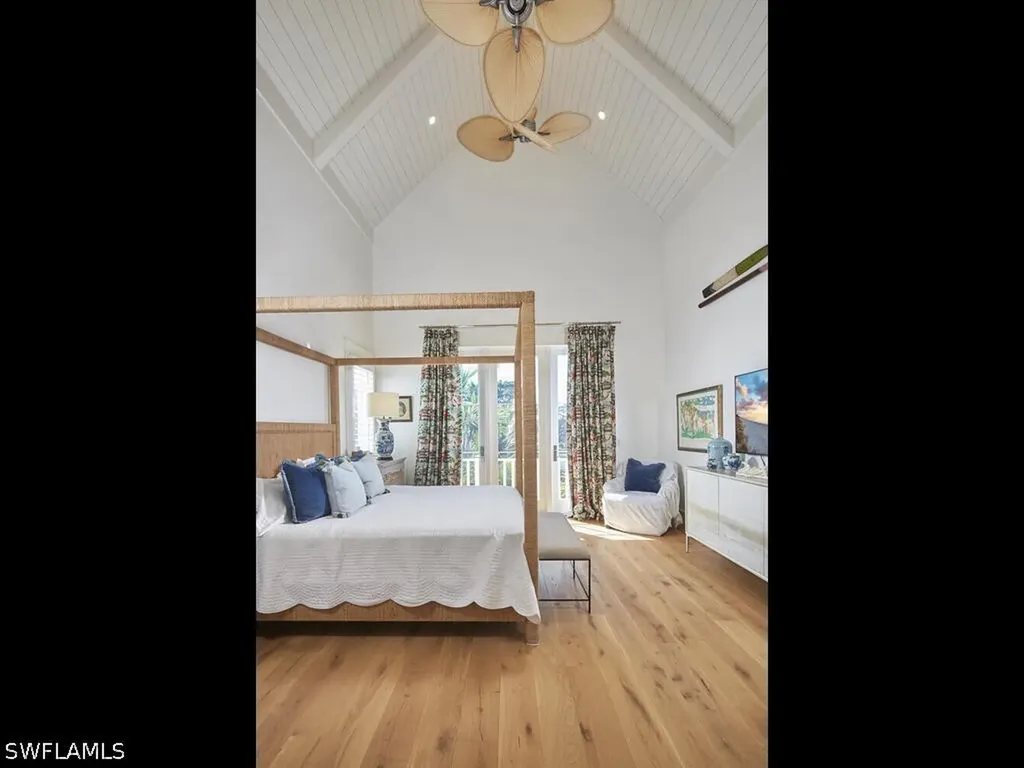 909 10th Avenue S Naples FL 34102