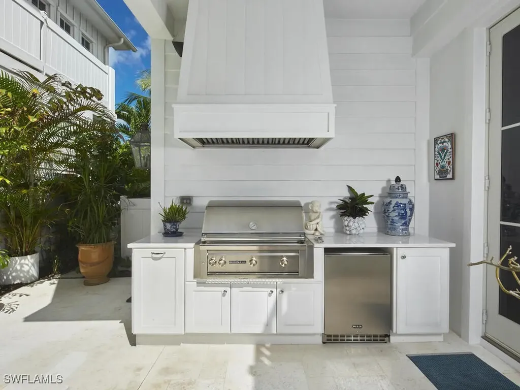 909 10th Avenue S Naples FL 34102