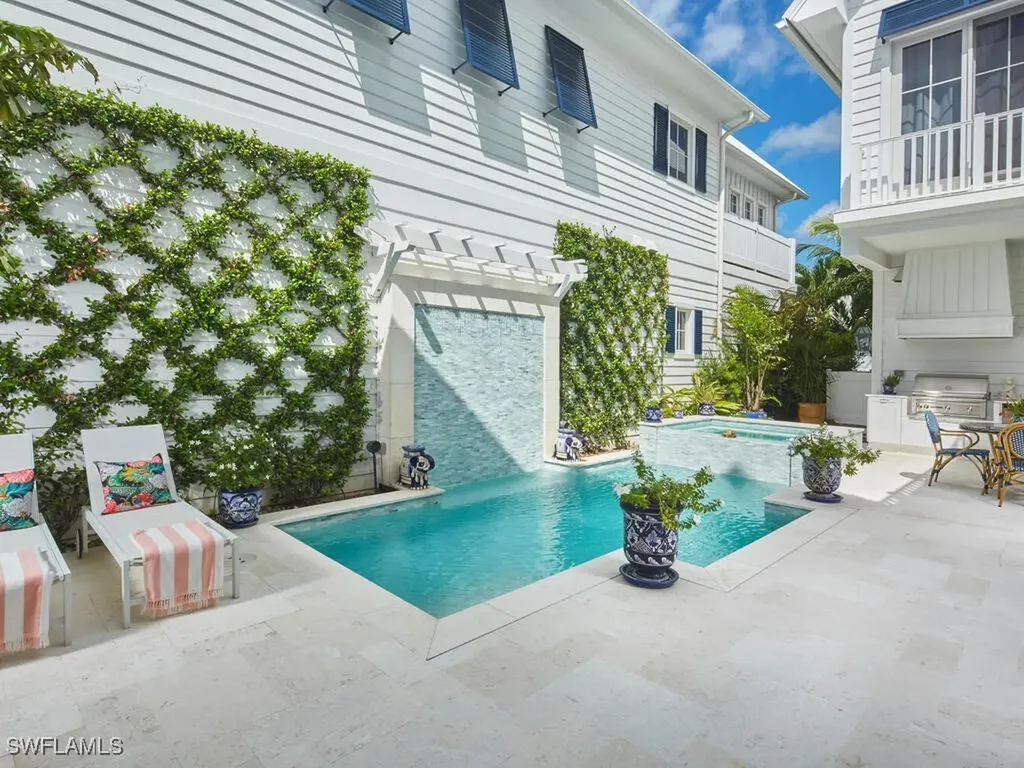 909 10th Avenue S Naples FL 34102