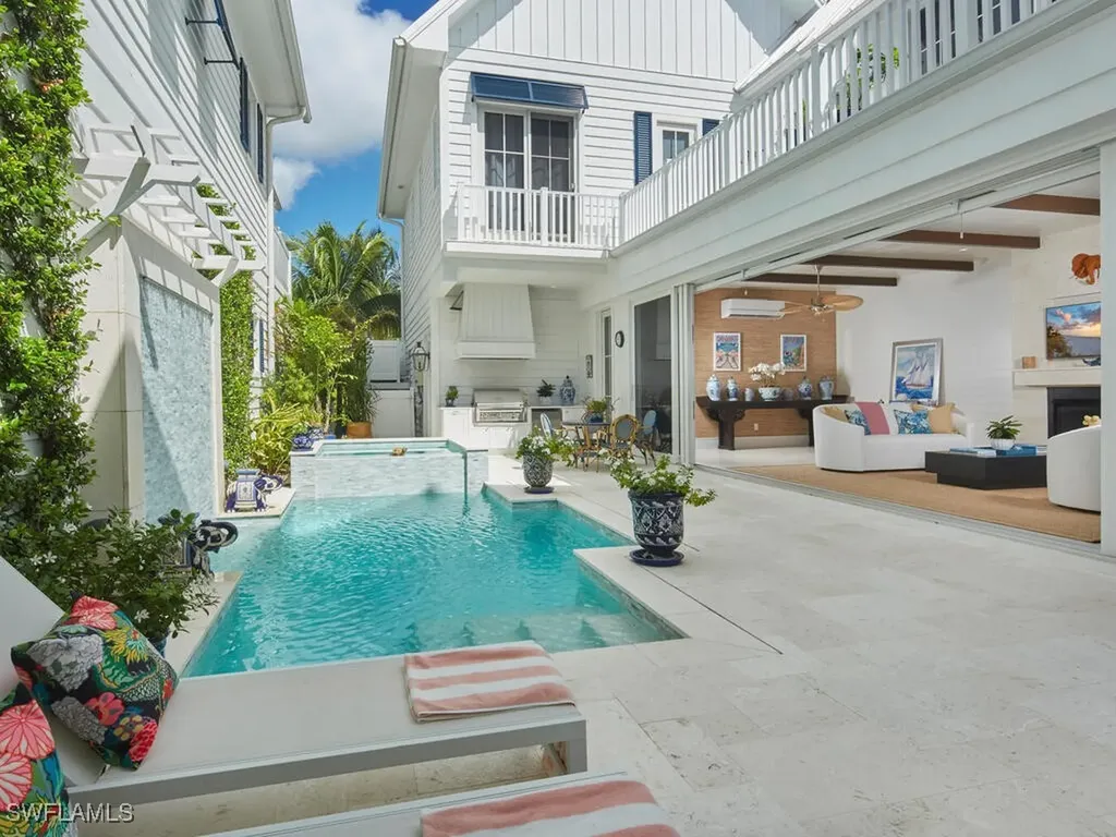 909 10th Avenue S Naples FL 34102