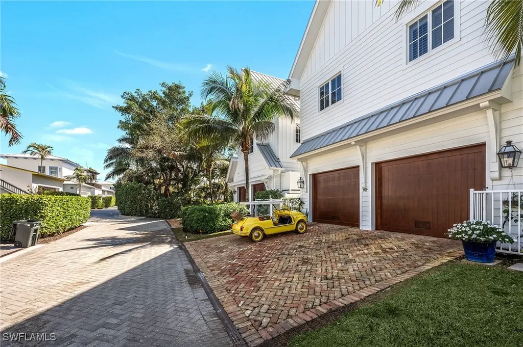 909 10th Avenue S Naples FL 34102