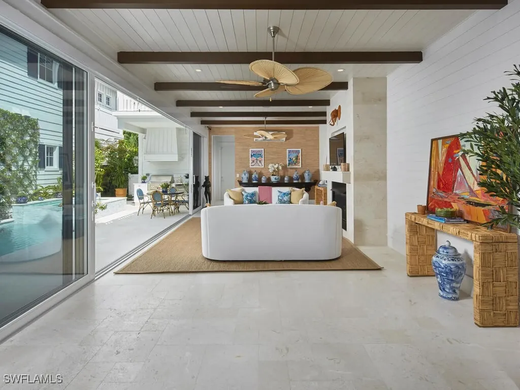 909 10th Avenue S Naples FL 34102