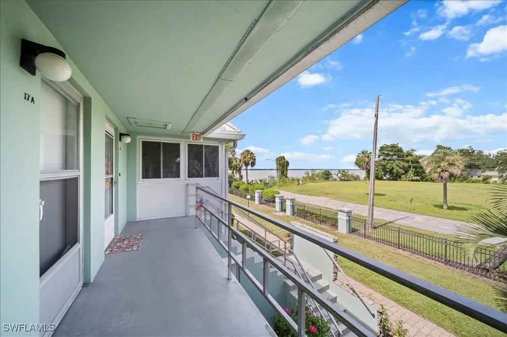 3225 E Riverside Drive Fort Myers FL 33916