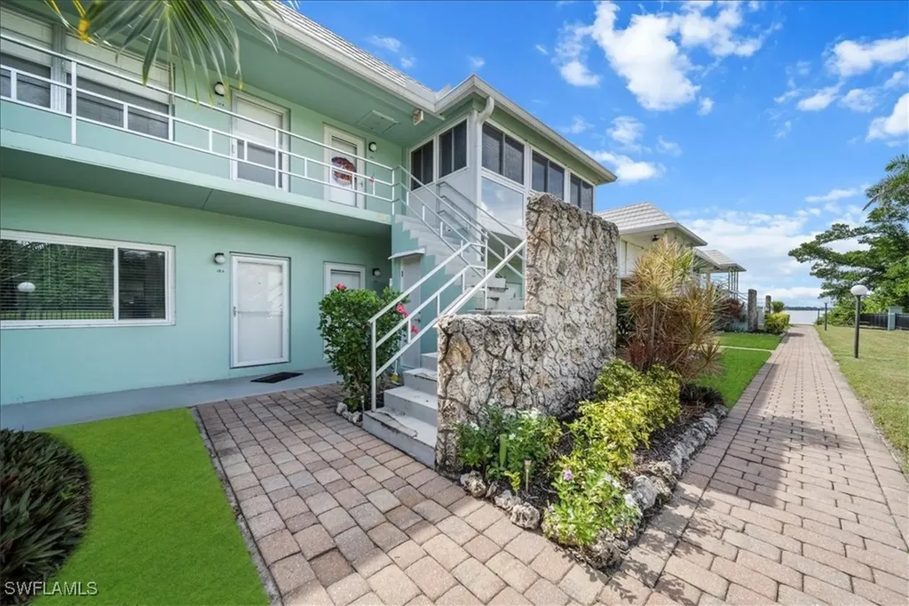 3225 E Riverside Drive Fort Myers FL 33916