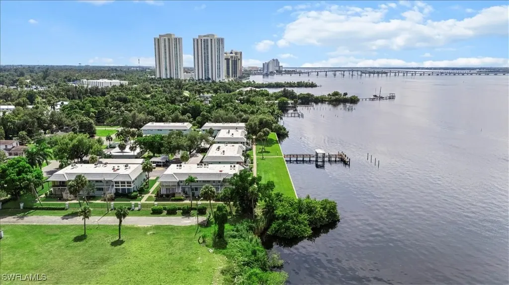 3225 E Riverside Drive Fort Myers FL 33916