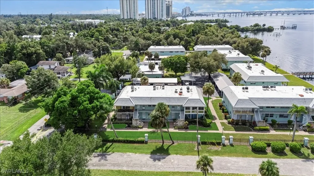 3225 E Riverside Drive Fort Myers FL 33916