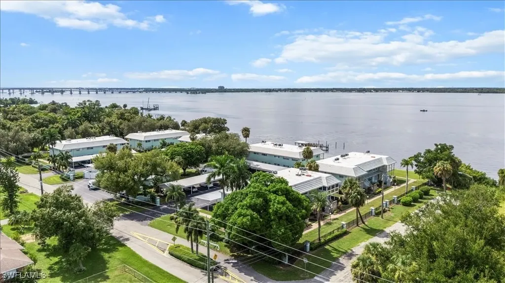 3225 E Riverside Drive Fort Myers FL 33916