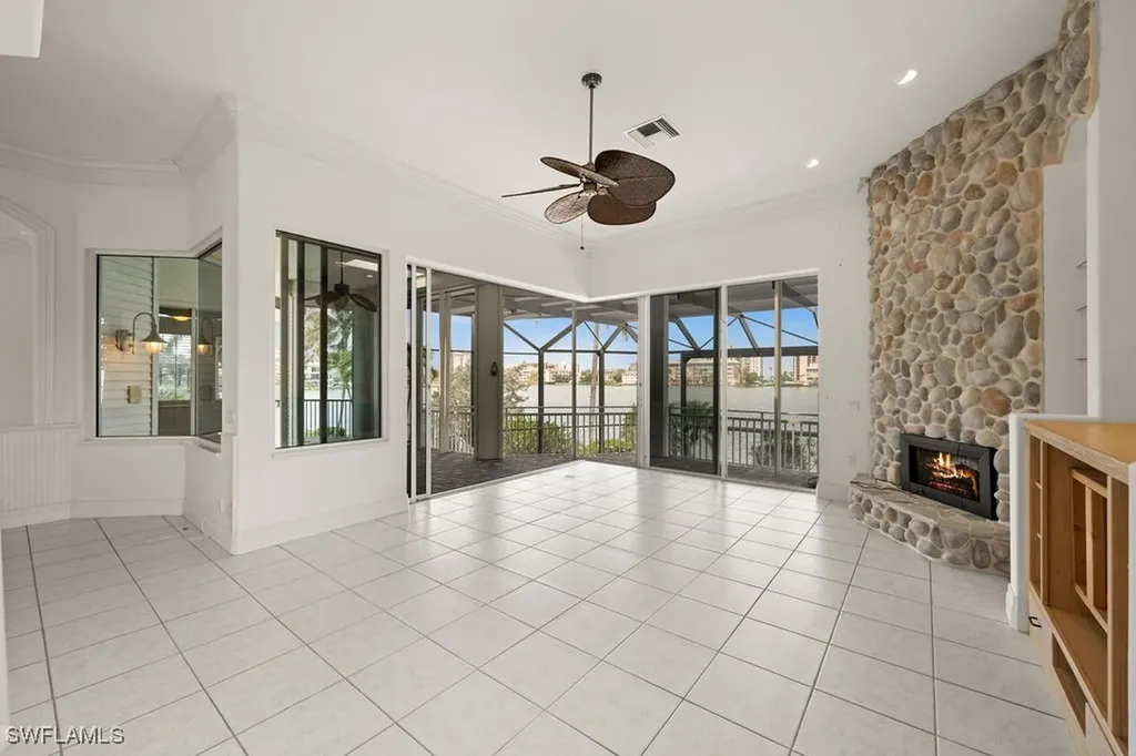 371 Bayside Avenue Naples FL 34108