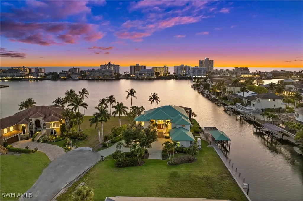 371 Bayside Avenue Naples FL 34108
