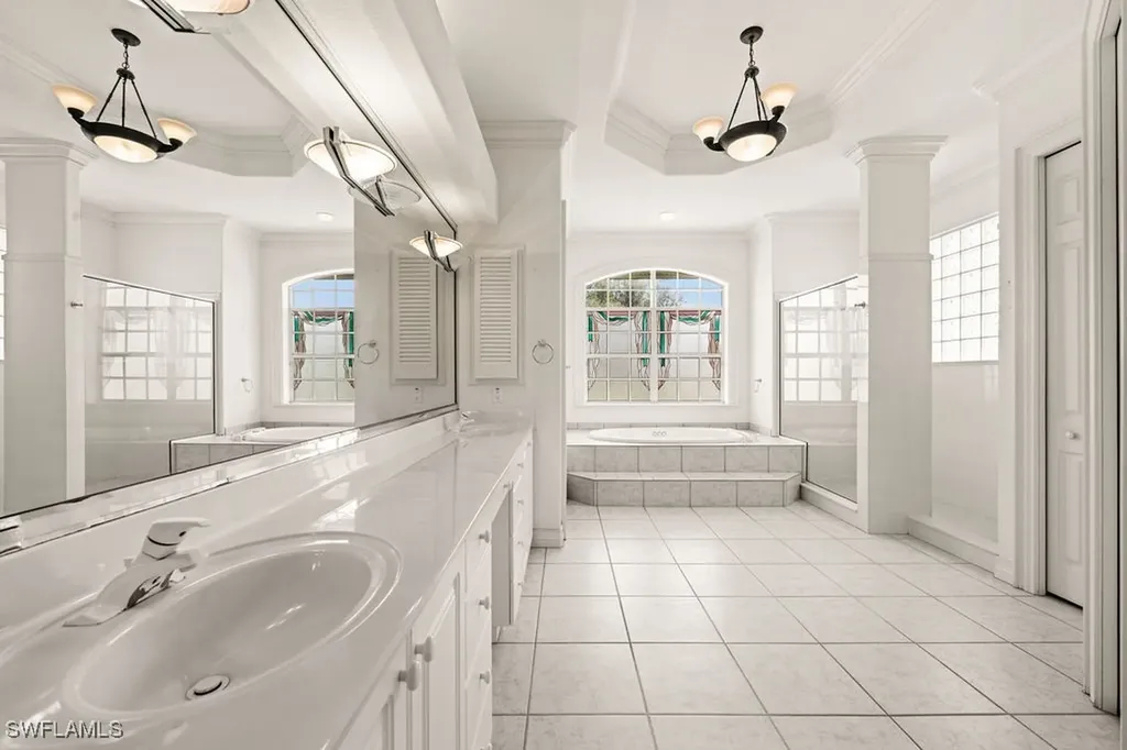 371 Bayside Avenue Naples FL 34108