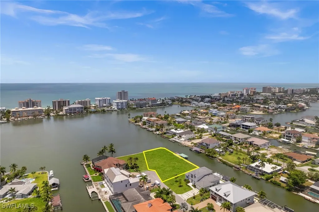 371 Bayside Avenue Naples FL 34108