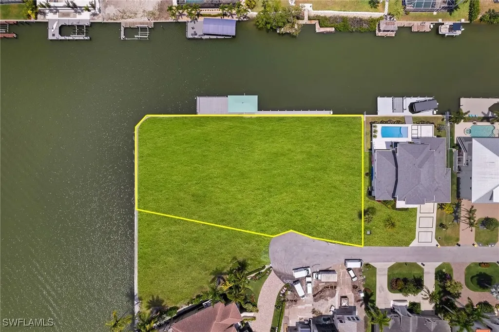 371 Bayside Avenue Naples FL 34108