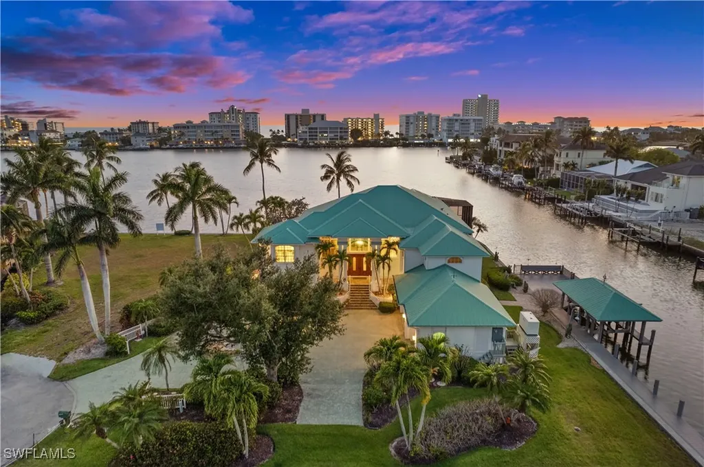 371 Bayside Avenue Naples FL 34108