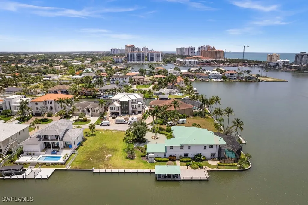 371 Bayside Avenue Naples FL 34108
