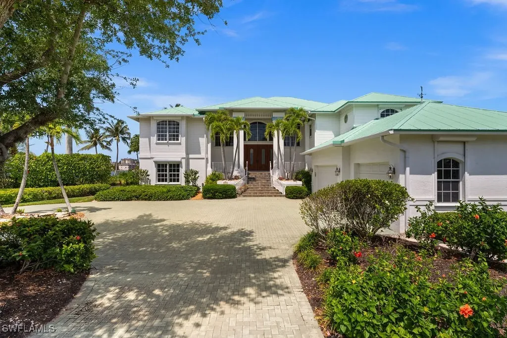 371 Bayside Avenue Naples FL 34108