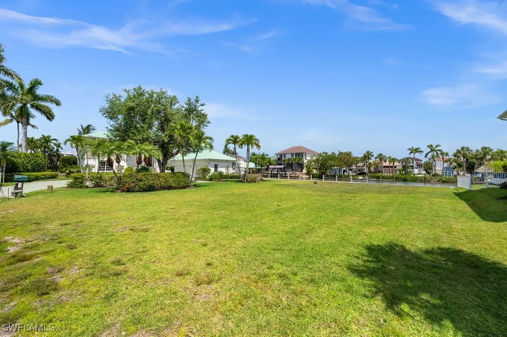 371 Bayside Avenue Naples FL 34108
