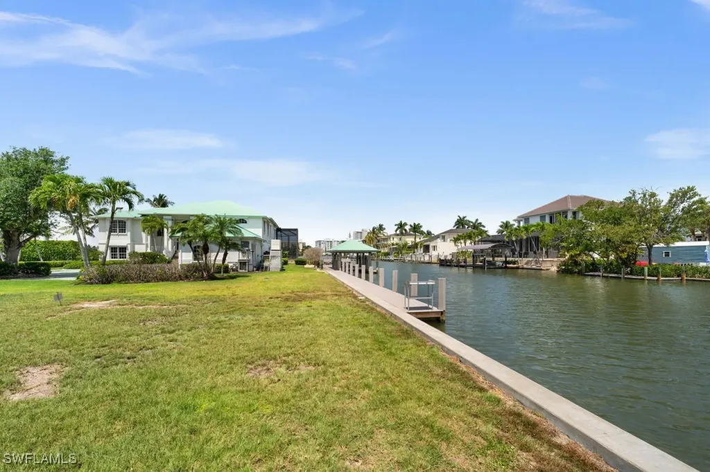 371 Bayside Avenue Naples FL 34108