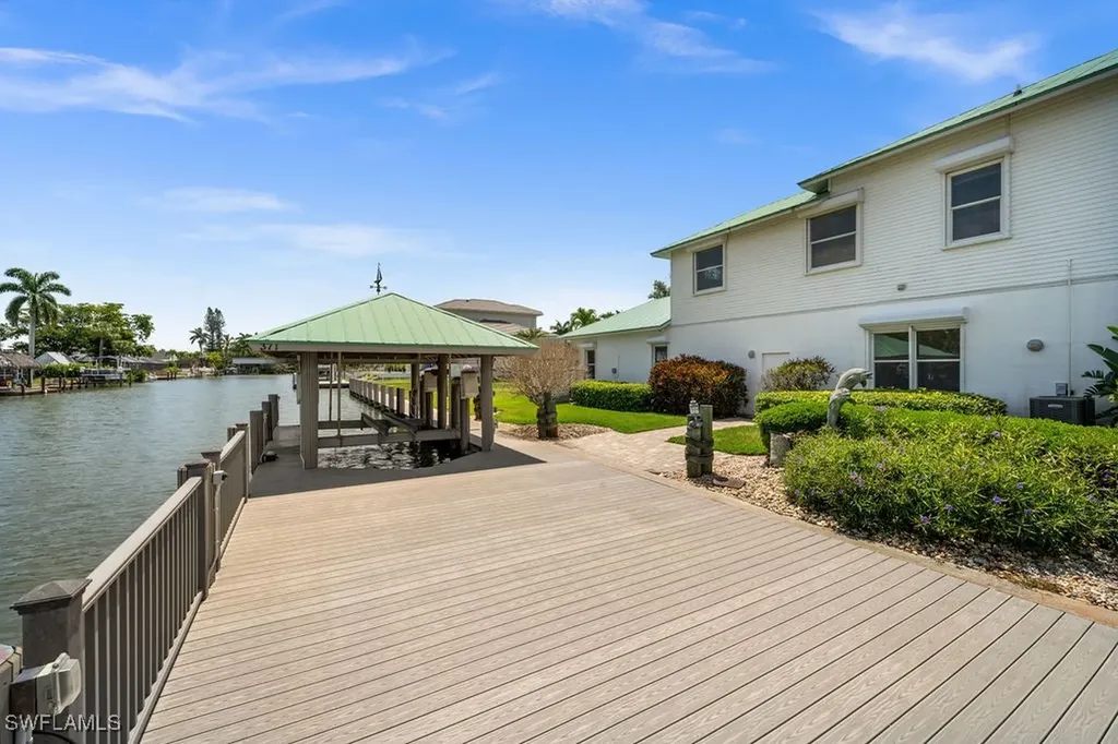371 Bayside Avenue Naples FL 34108