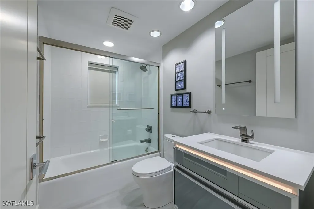 8960 Bay Colony Drive Naples FL 34108