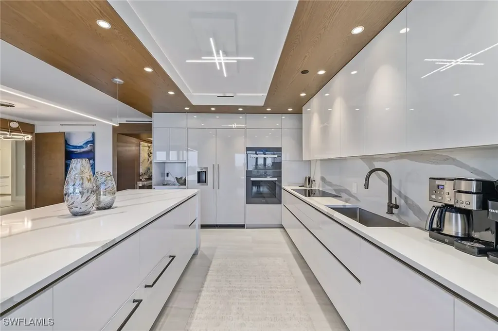 8960 Bay Colony Drive Naples FL 34108