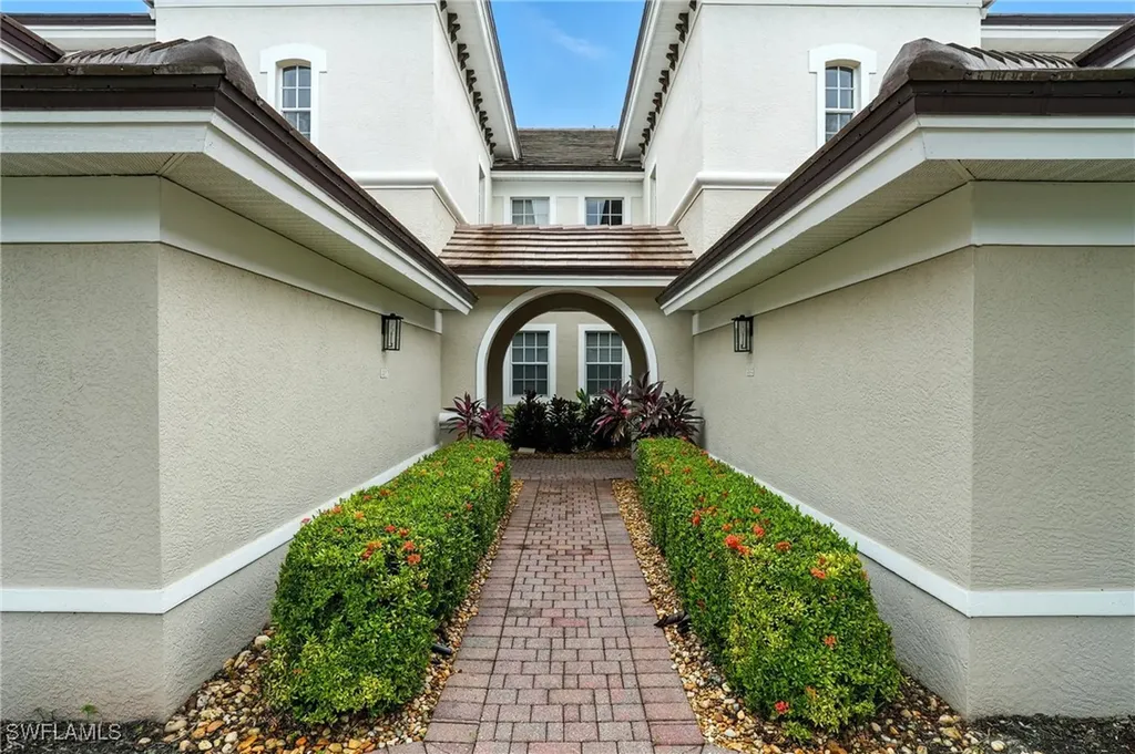 10080 Valiant Court Miromar Lakes FL 33913
