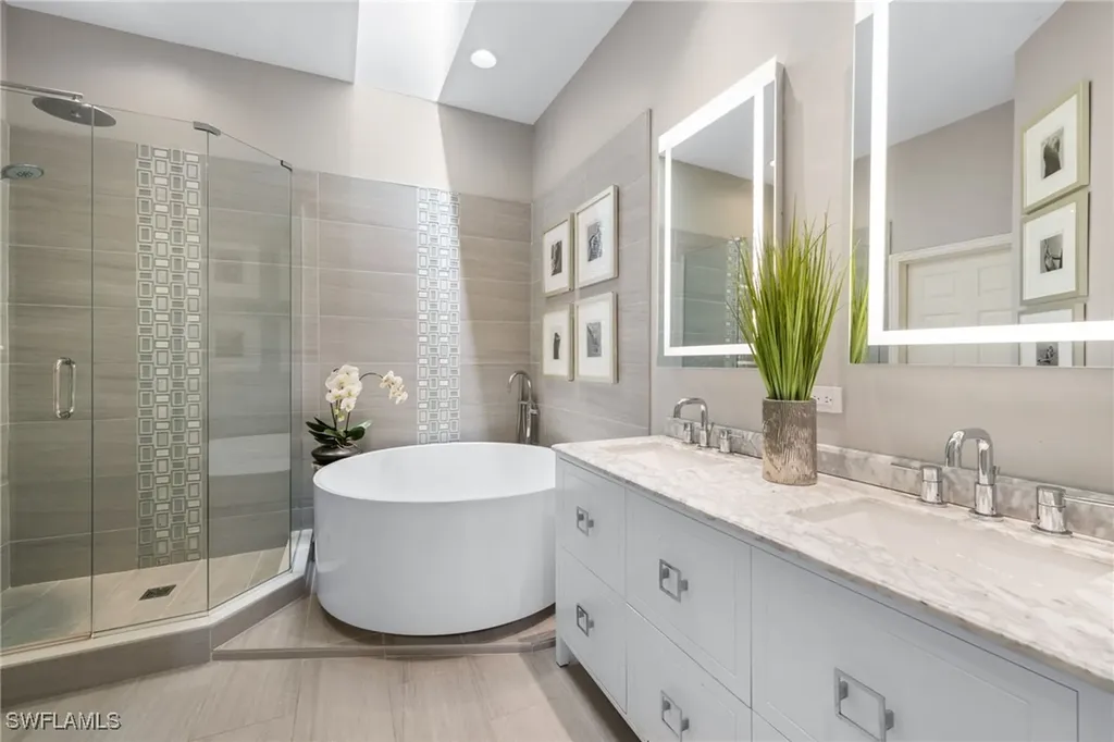 5060 Yacht Harbor Circle Naples FL 34112