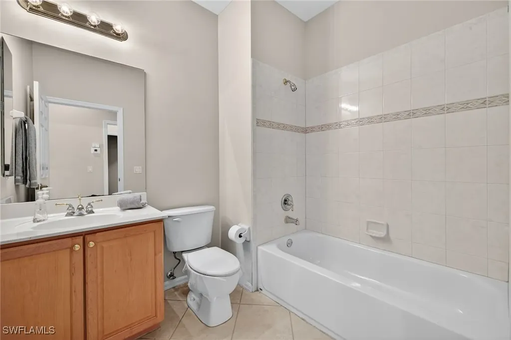 3962 Bishopwood Court W Naples FL 34114