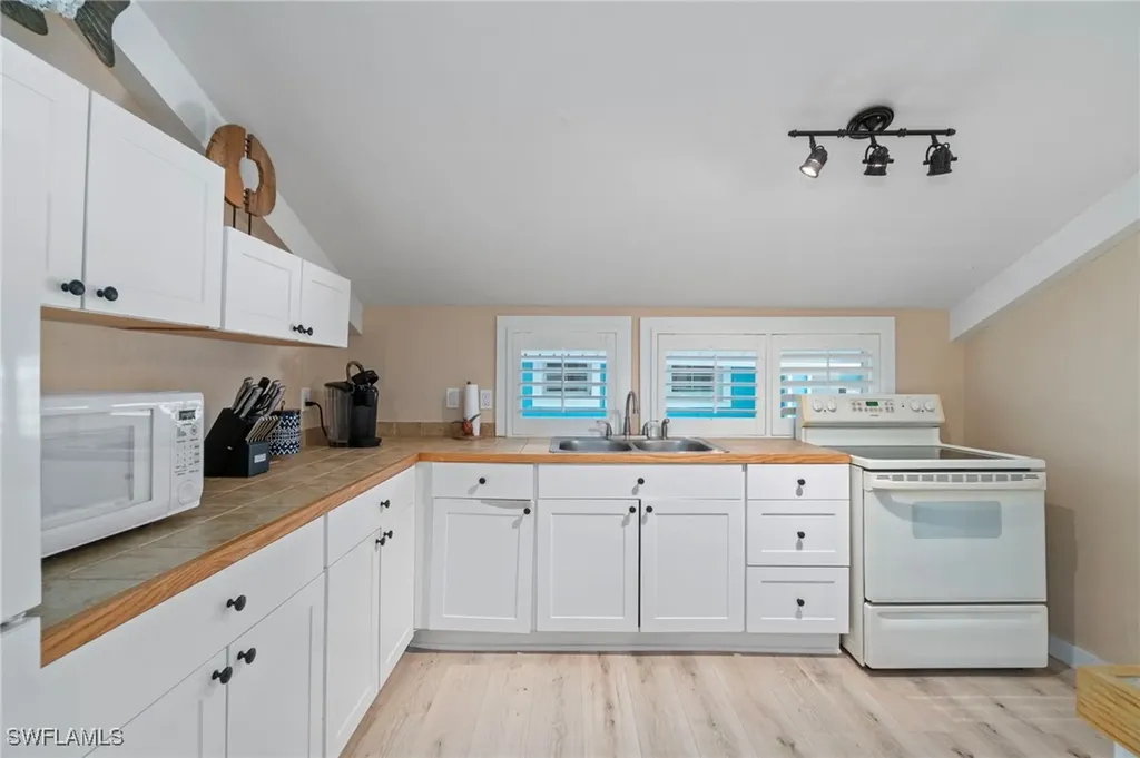 11747/749 Dean Street Bonita Springs FL 34135